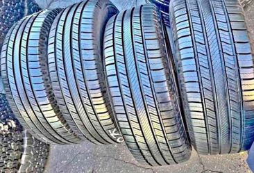 🎃 225 65 17 Michelin Tires Con 80%  de Vida Las 4