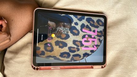 iPad 10th generation , unlocked to any carrier