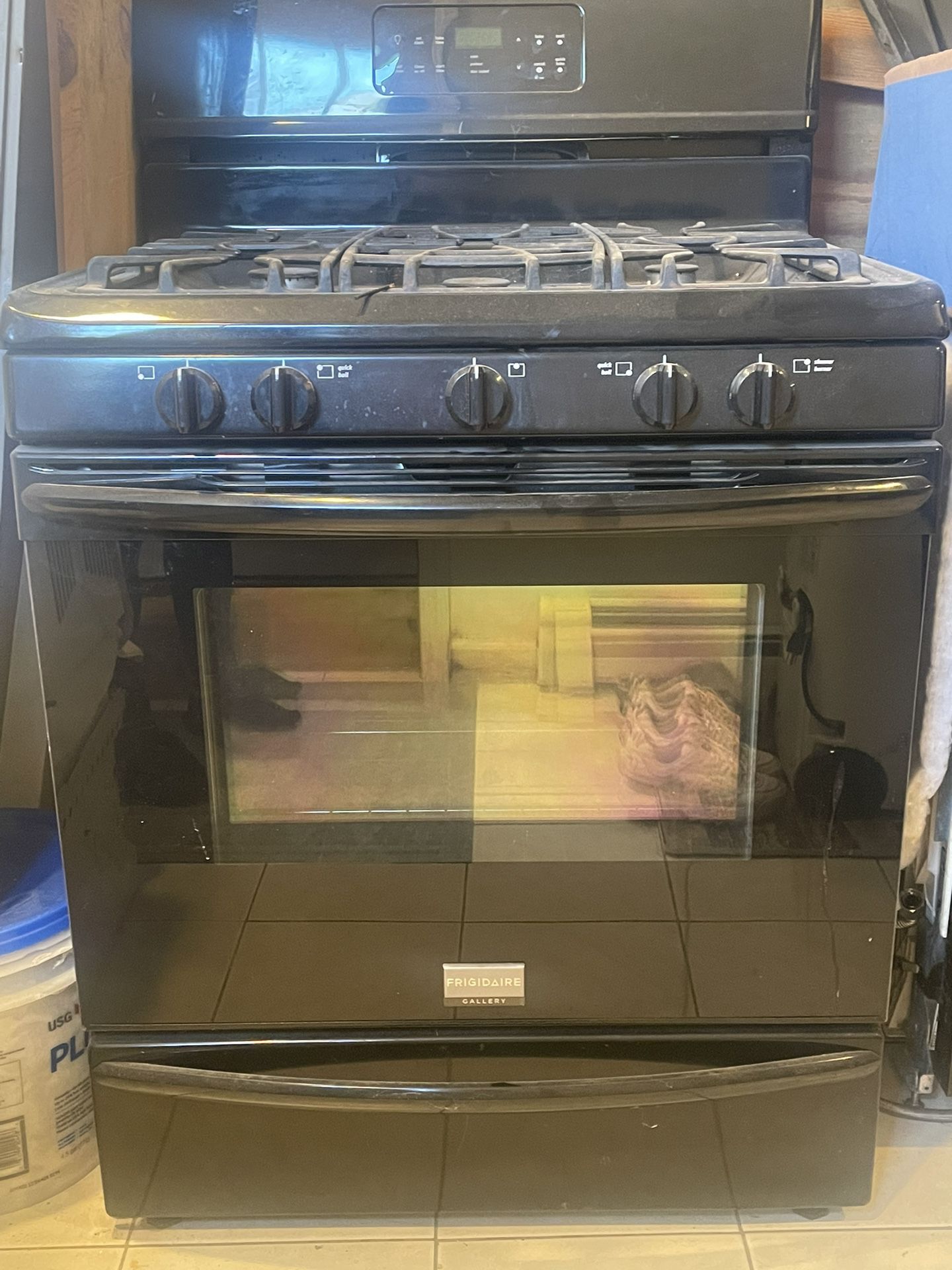 Frigidaire Gallery Oven/stove