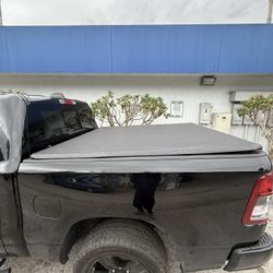 Bed Cover For Vehicle 