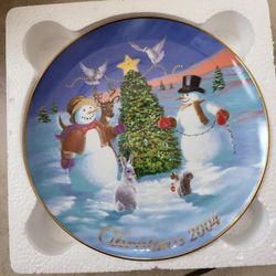 Avon Collector Christmas Plate Trimming The Tree With Friends Trimmed With 22k Gold