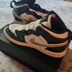 Jordan Air 1 Mid Se (Gs) (Black/Metallic Gold-White