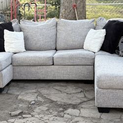 Large 3 PC Grey Ashley Sectional (Free Driveway Delivery)