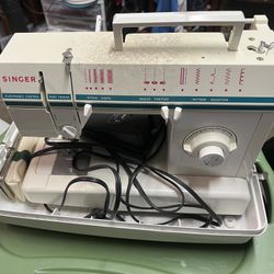 Singer Sewing Machine 