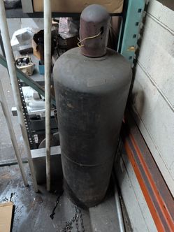 Large dissolved acetylene tank