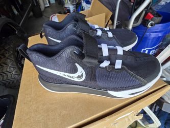 Nike Kyrie Flytrap 6 Youth Basketball Shoes – Black/White – Brand New