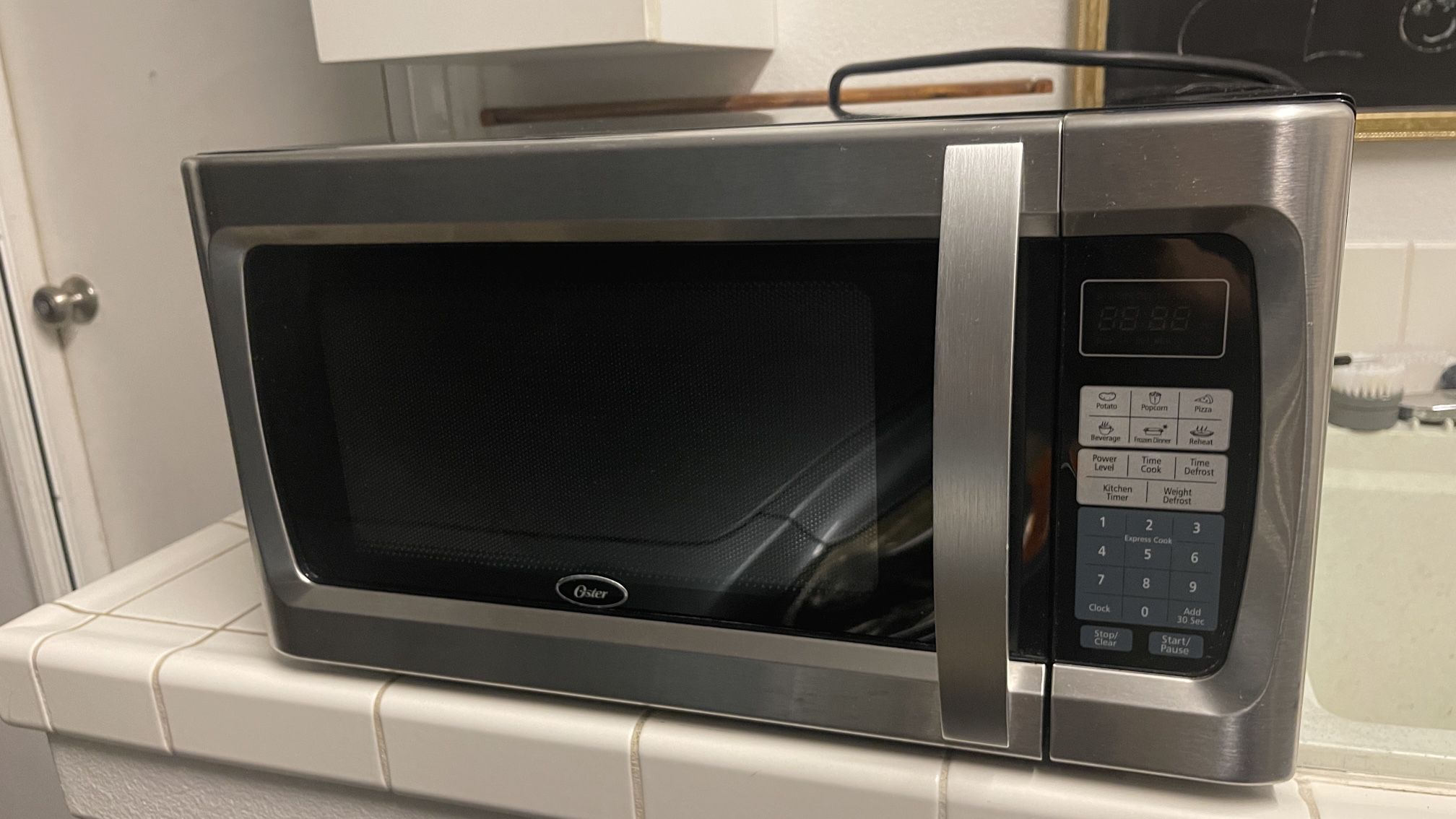 Oster 1100 watts microwave 