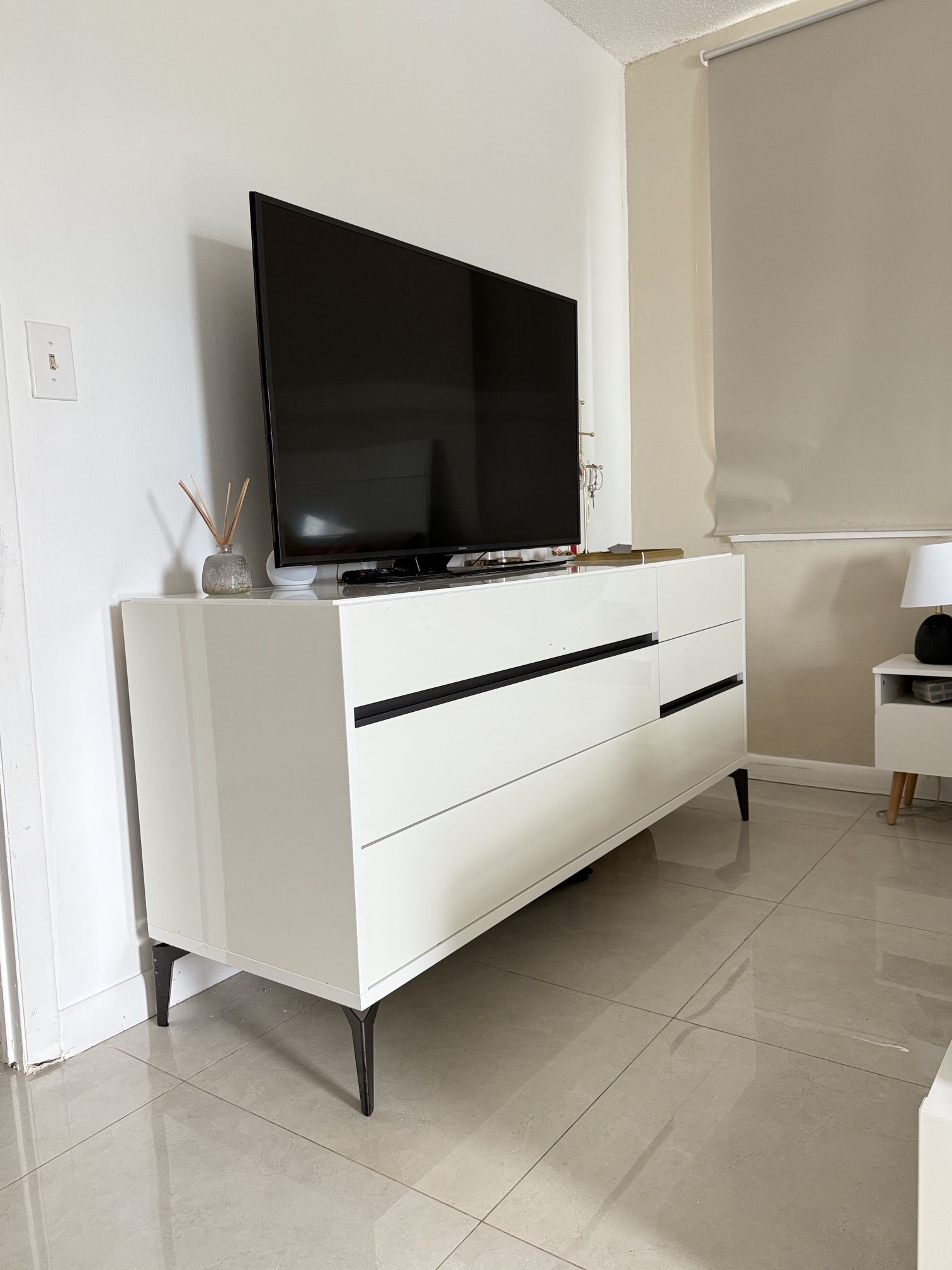 Dresser & Storage Drawers 