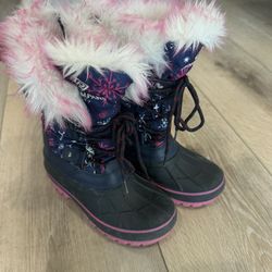 Snow Boots Kids Size 1 Great Condition - No Tears 