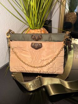 Green and beige crossbody