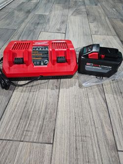 RAPID CHARGER MILWAKEE BATERYA MILWAUKE 12.O NEW