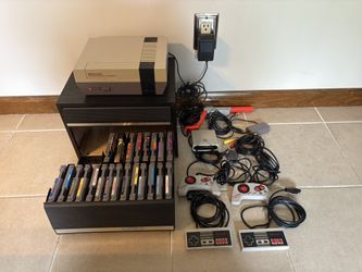 1985 NES Nintendo Console 4 Controllers Cords Case 22 Games All Sold Together 