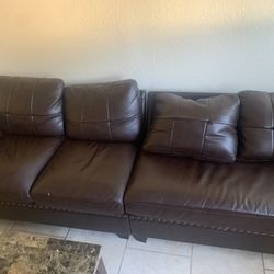 Leather Sofas Real Nice Condition 100obo