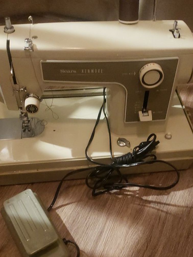 Sears Kenmore Sewing Machine And Carrying Case
