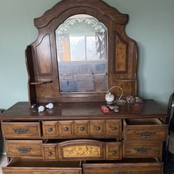 Vintage Solid Wood Dresser w/ Mirror – Excellent Condition