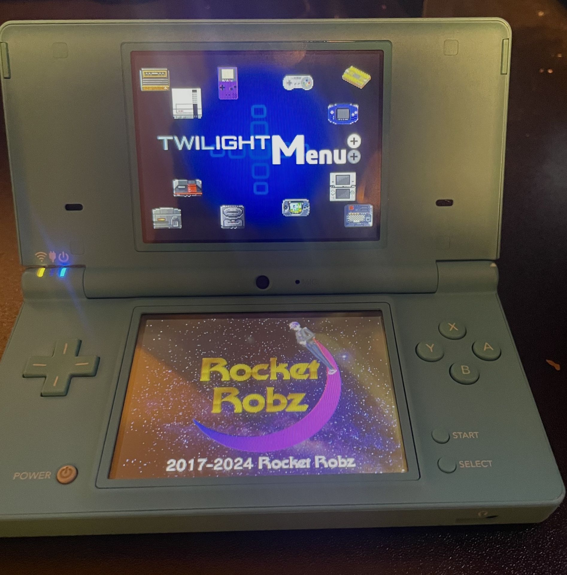 Fully Modded DS (no 3D) 5000+ Games Still!!
