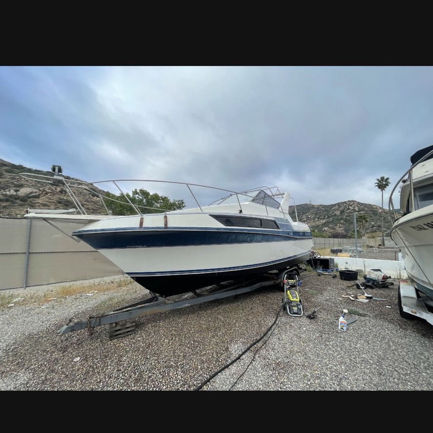 27 Carver boat / yacht with a trailer