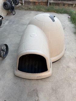 Dog igloo