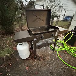 Title: Blackstone 28” Omnivore Griddle + Propane Tank + Cover – $300