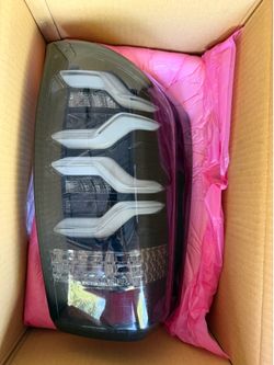 Tacoma 2018 Right tail light
