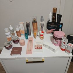 26 Piece Beauty Bundle...