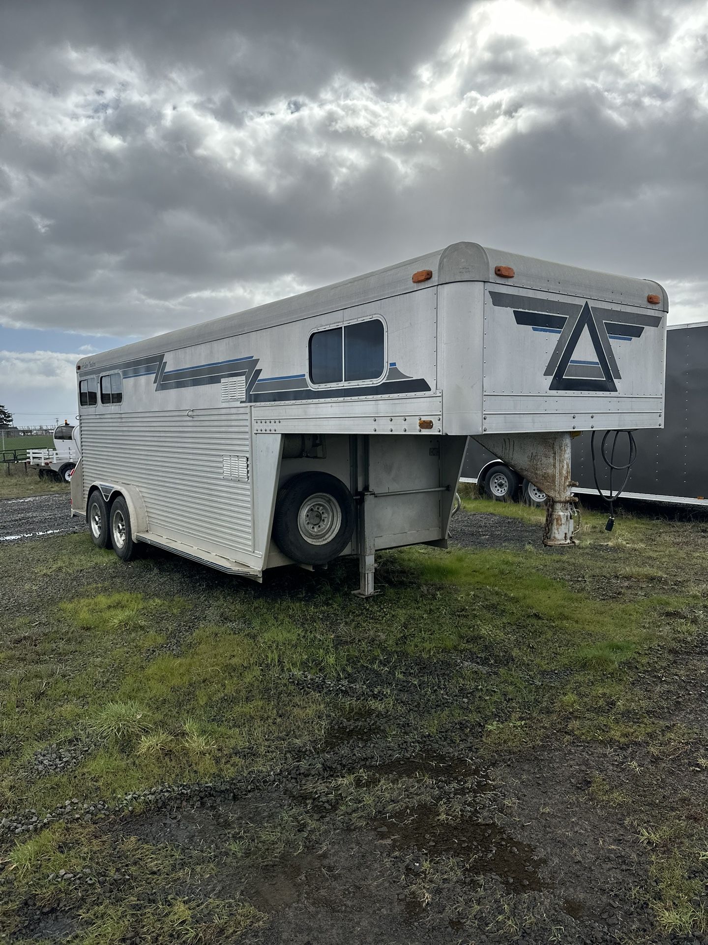 1991 4 Star 2 Horse Weekender