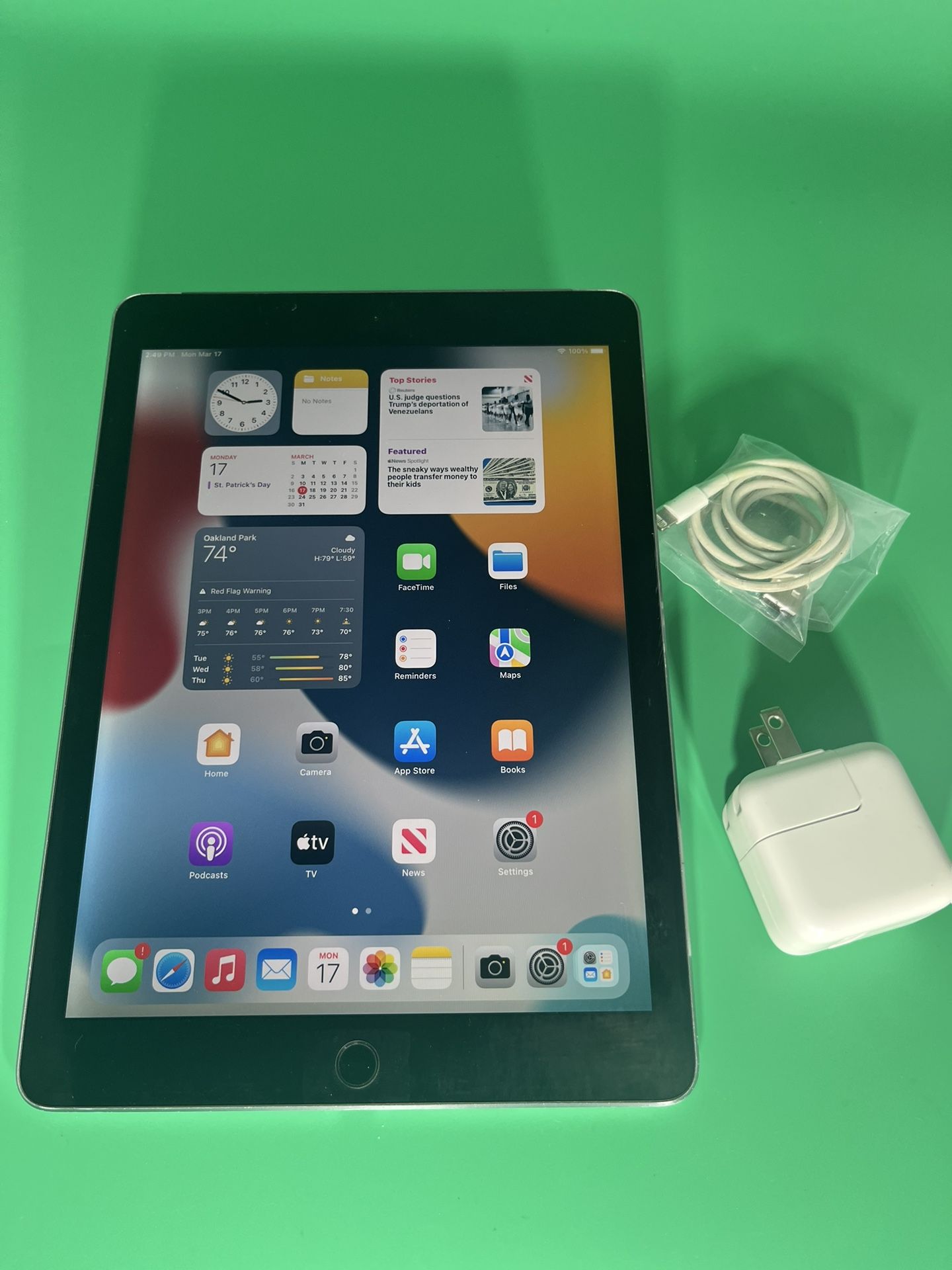Apple iPad AIR 2 64GB WiFi + unlocked 9.7” iPad—Space Gray complete
