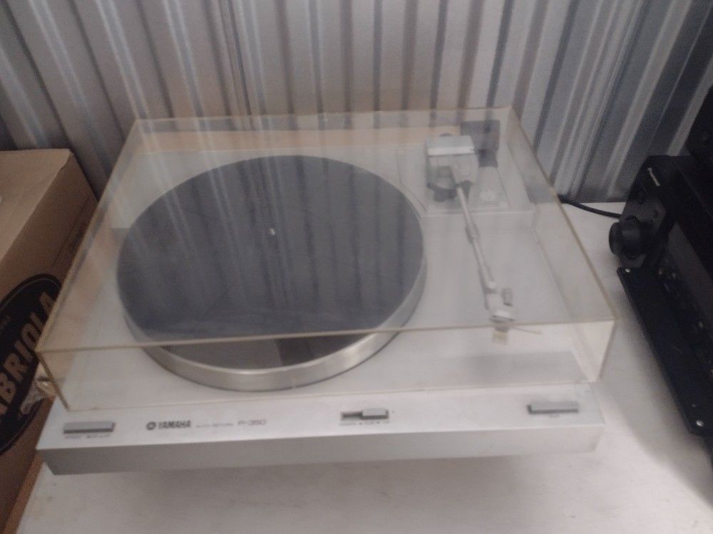 Yamaha P-350 Turntable 