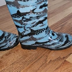 Kids Rain Boots Size. 9/10