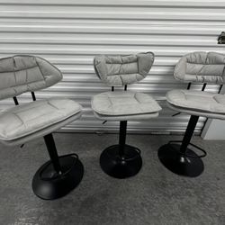 3-LIGHT GREY SWIVEL BARS STOOLS(free delivery )🚚