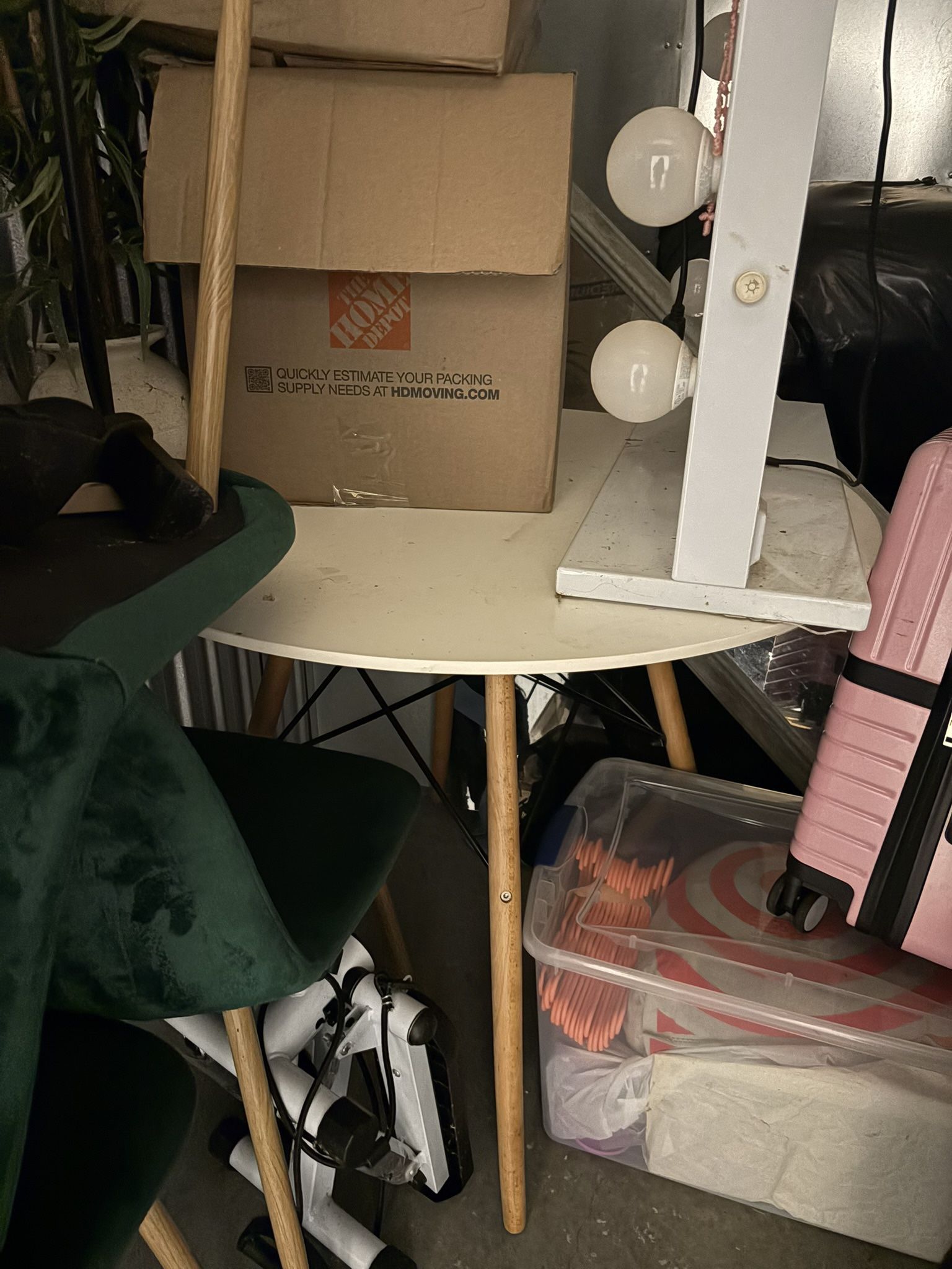 Table, chairs tv stand