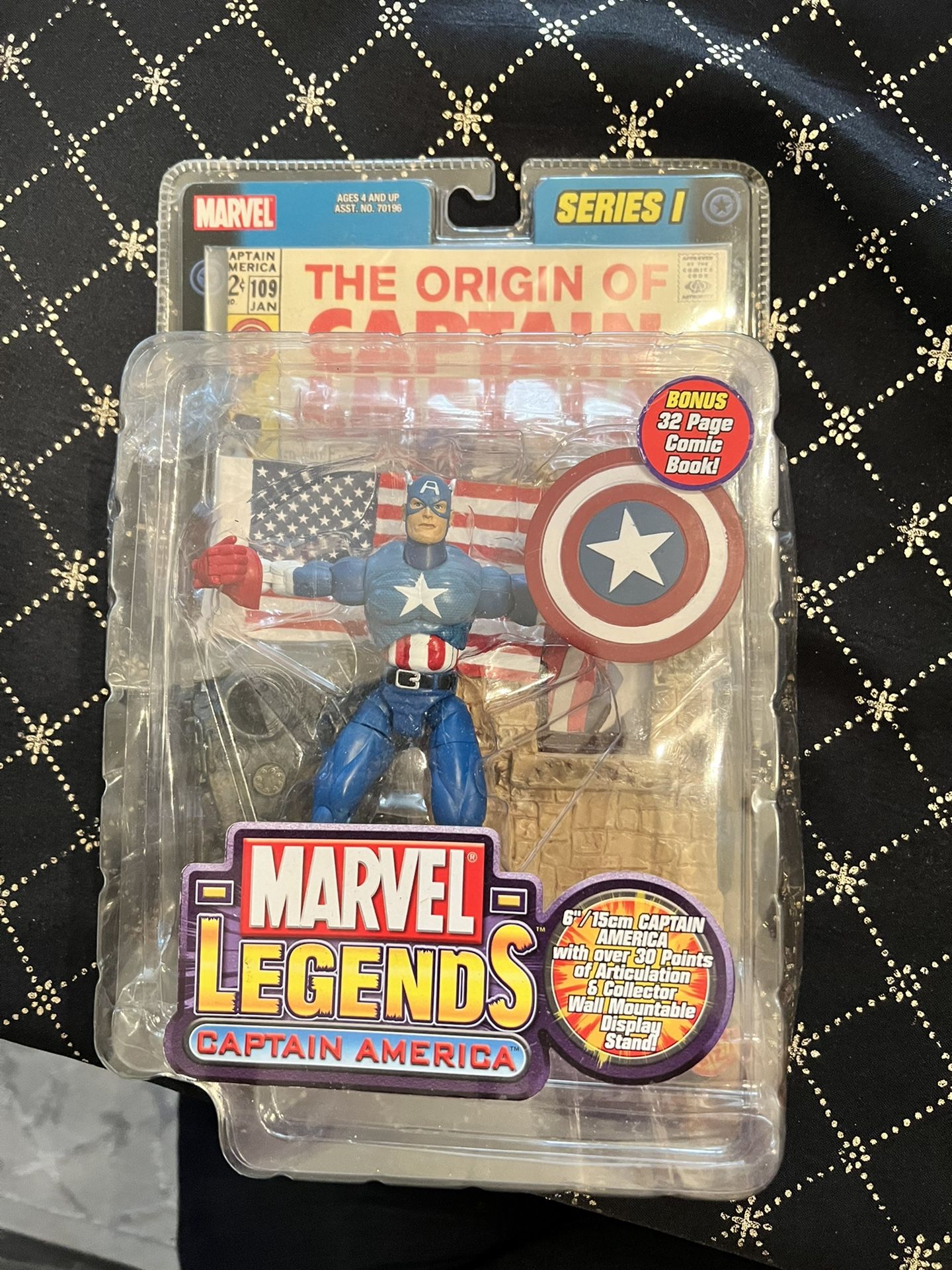 Marvel Legends  Captain America  Series 1 Toy biz 2002  With Origin Of Captain America Comic 
