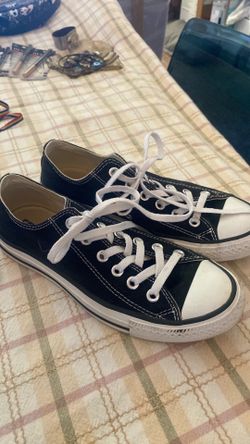Women’s girls black Converse shoes size 8