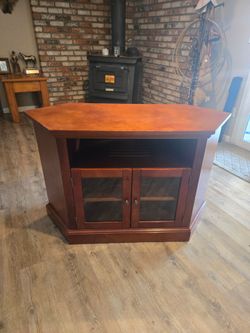 Very nice TV stand
