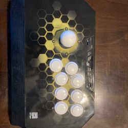 Qanba Drone PS4 With Sanwa Joystick And Buttons.  Also has octogate.