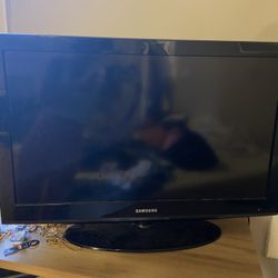 Samsung 32” LCD 720p TV