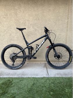Trek Remedy 8 Full Suspension Mountain Bike size XL