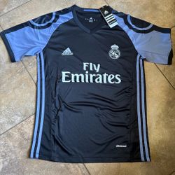 Real Madrid jersey size: L or M