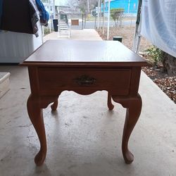 This Is A Thomasville Fisher Park Collection Solid Oak Queen Anne Style Accent Table I Only Have One