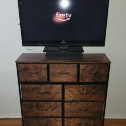 2 nightstands 1 dresser (great condition)