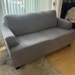 Couch (Loveseat) +2 Accessory Pillows