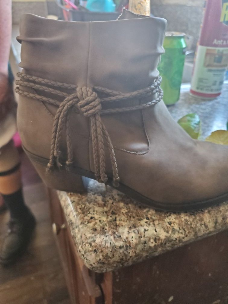 Girl boots