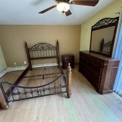 QUENN WOOD BEDROOM SET 3 PIECES: Bed, Dresser With Mirror And Night Stand. 