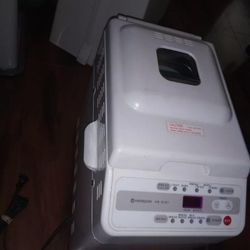 Hitachi Automatic Home Bakery Bread Maker Machine Model No. HB-B101 good