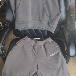Sweatpants and hoodie from confrt
