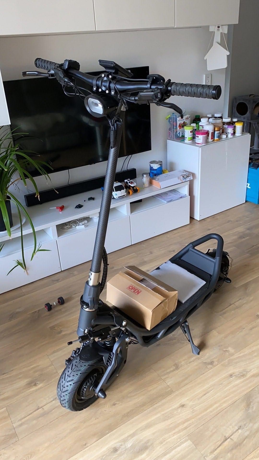 Nami~Burn~(E2~Max)~Electric~Powered~Scooter