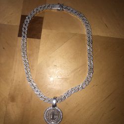 SILVER CHAIN AND PENDANT WITH MOISANITES 