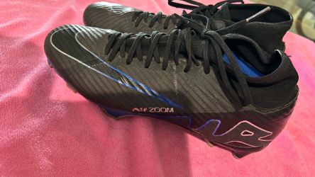 Soccer cleats size 6 1/2