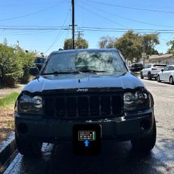 2005  JEEP LAREDO