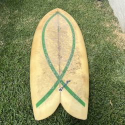 5,9 Twin Fin Fish Surfboard